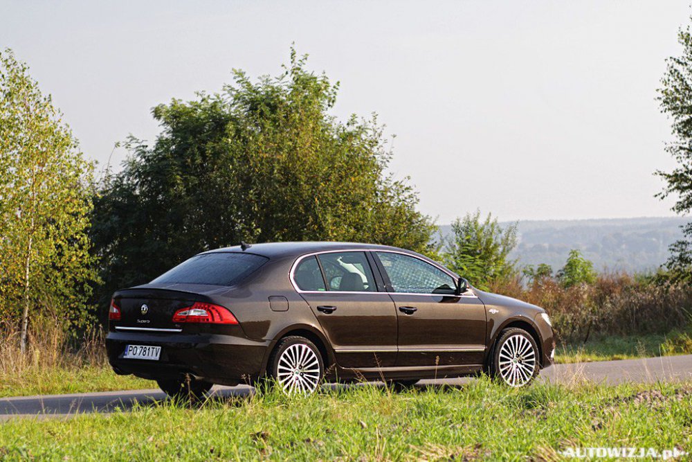skoda-superb-laurin-and-klement-2012-2.thumb.jpg.5d55521056942df79e079688ca211c41.jpg
