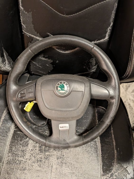 skoda fabia vr2 steering wheel.jpg